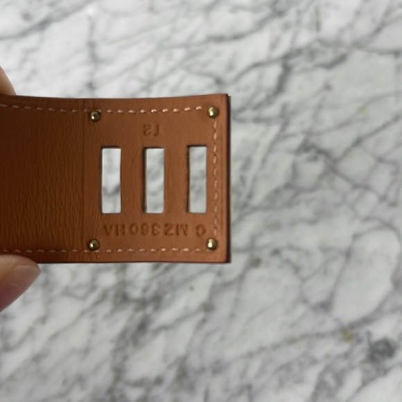 SOLD - Authentic Hermes Kelly Dog bracelet in Gold Epsom leather - Picture 6 of 6